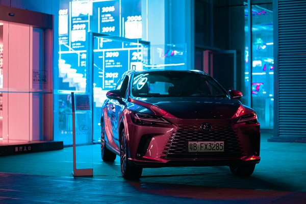 Can Upgrading to LED Taillights Improve Visibility in a Lexus RX?