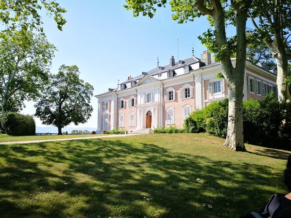 How to Enhance Residential Property Value with Outdoor Living Spaces?